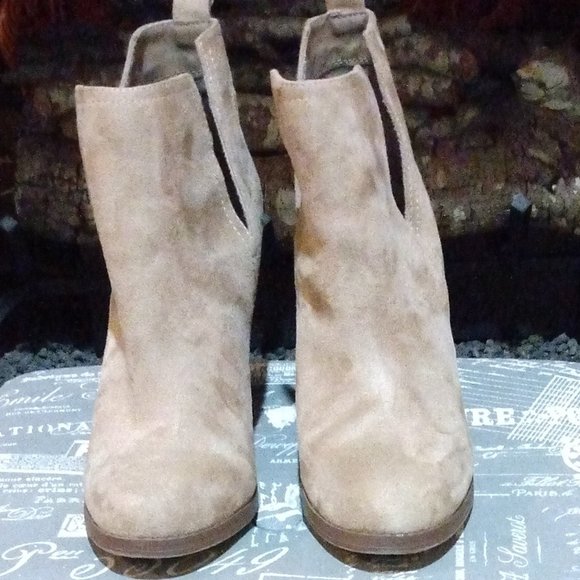 Women Charlotte Russe Boots - Picture 3 of 5
